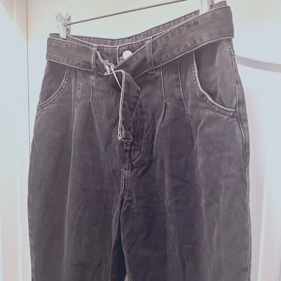 H & M-High Waisted Mom Jeans-Black Distressed Size 4 -Cotton Blend-Belted-Trend - Picture 5 of 15